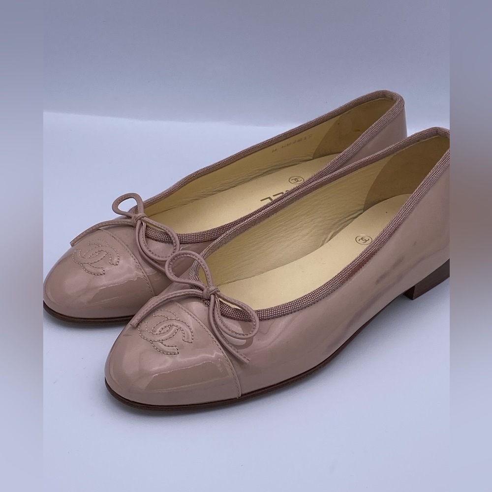 Chanel Flats in Beige size 37